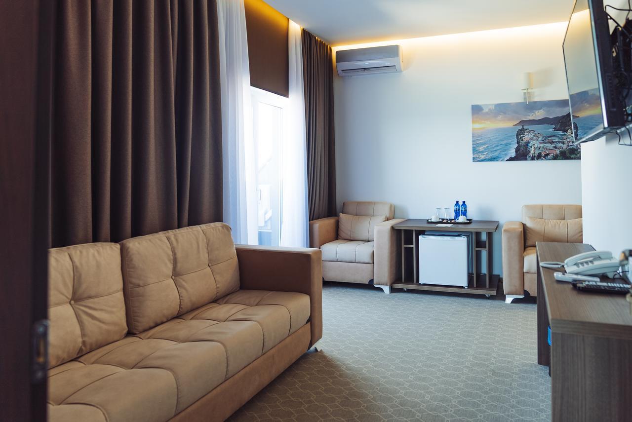 Sky Inn Batumi Eksteriør billede